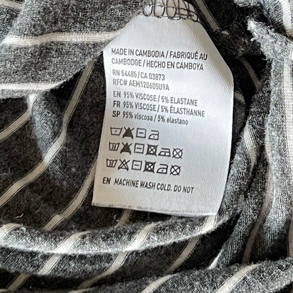 American Eagle Soft & Sexy Long-Sleeve V-Neck - Size Small - Picture 12 of 14